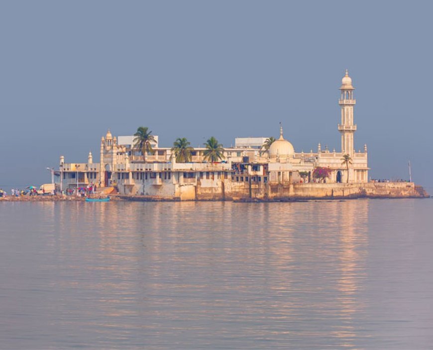 महाराष्ट्र के दस प्रमुख दरगाह, सब से पहले हम बात करते हैं हाजी अली दरगाह की