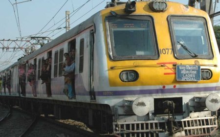 लोकल ट्रेनों में एक बार फिर महिलायें असुरक्षित !
